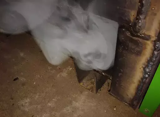 Почему дымит котел длительного горения