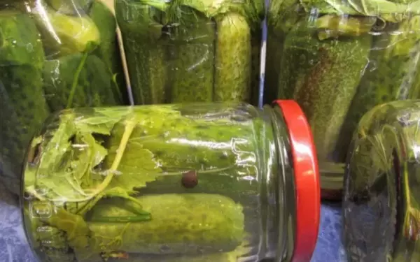 Сколько может стоять открытая банка с огурцами