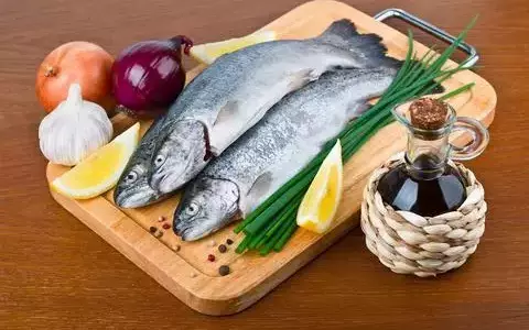 Как засолить рыбу в тряпке