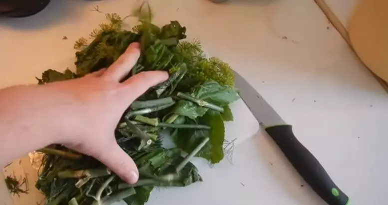 Засолка арбузов кусочками в ведре на зиму — изображение 15