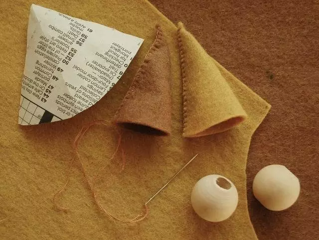 Поделки из шишек и еловых веток — изображение 38
